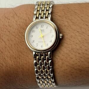 Vintage Silver & Gold Q&Q Watch